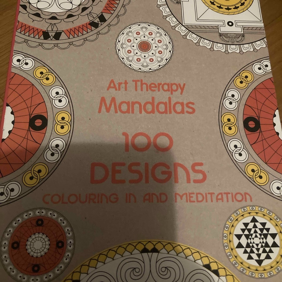 Ａｒｔ　Ｔｈｅｒａｐｙ：　Ｍａｎｄａｌａｓ：　１００　Ｄｅｓ エンタメ/ホビーの本(洋書)の商品写真