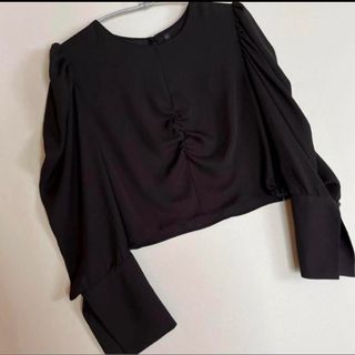 ザラ(ZARA)のZARA trf/パフスリーブ シアー カットソー クロップド丈 ブラック【S】(シャツ/ブラウス(長袖/七分))