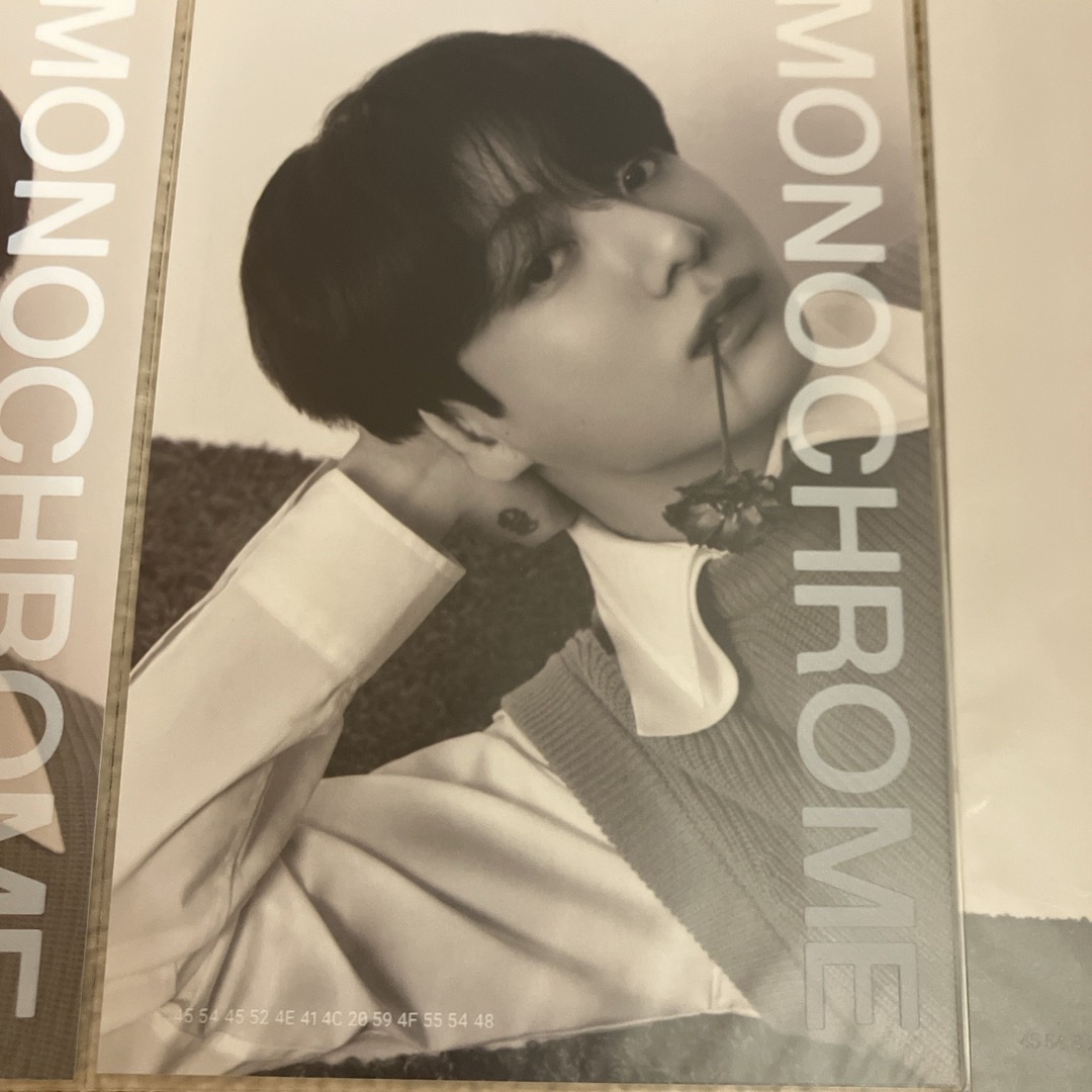 防弾少年団(BTS)(ボウダンショウネンダン)のBTS POPUP  MONOCHROME 写真　ジョングク エンタメ/ホビーのタレントグッズ(アイドルグッズ)の商品写真