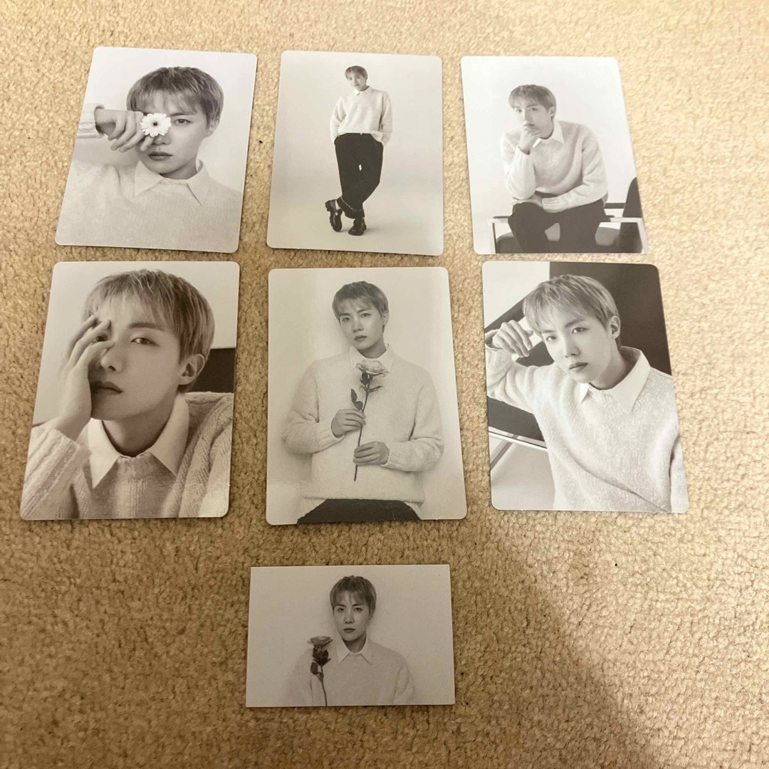 防弾少年団(BTS)(ボウダンショウネンダン)のBTS POPUP  MONOCHROME ミニフォトカード ホビ エンタメ/ホビーのタレントグッズ(アイドルグッズ)の商品写真