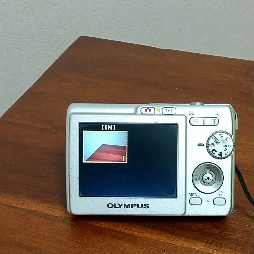 OLYMPUS(オリンパス)の【完動品】オリンパス OLYMPUS デジタルカメラ  説明書付き スマホ/家電/カメラのカメラ(コンパクトデジタルカメラ)の商品写真