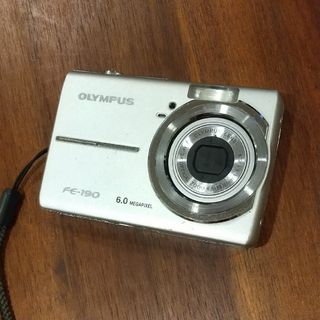 オリンパス(OLYMPUS)の【完動品】オリンパス OLYMPUS デジタルカメラ  説明書付き(コンパクトデジタルカメラ)