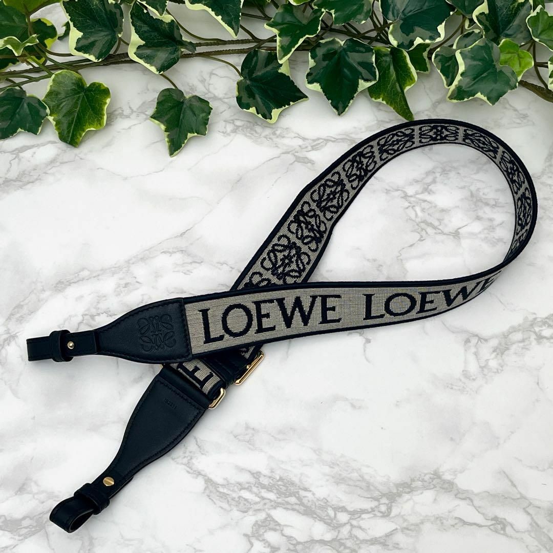 LOEWE(ロエベ)のLOEWE ロエベ アナグラム ループストラップ（ジャカード&カーフ） 黒 現行 レディースのバッグ(その他)の商品写真