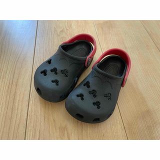 クロックス(crocs)のクロックス ディズニーDisney ミッキー 黒赤 6 7 14cm サンダル(サンダル)