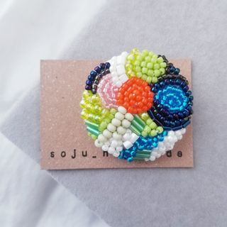 色とりどりブローチ　ビーズ刺繍(コサージュ/ブローチ)