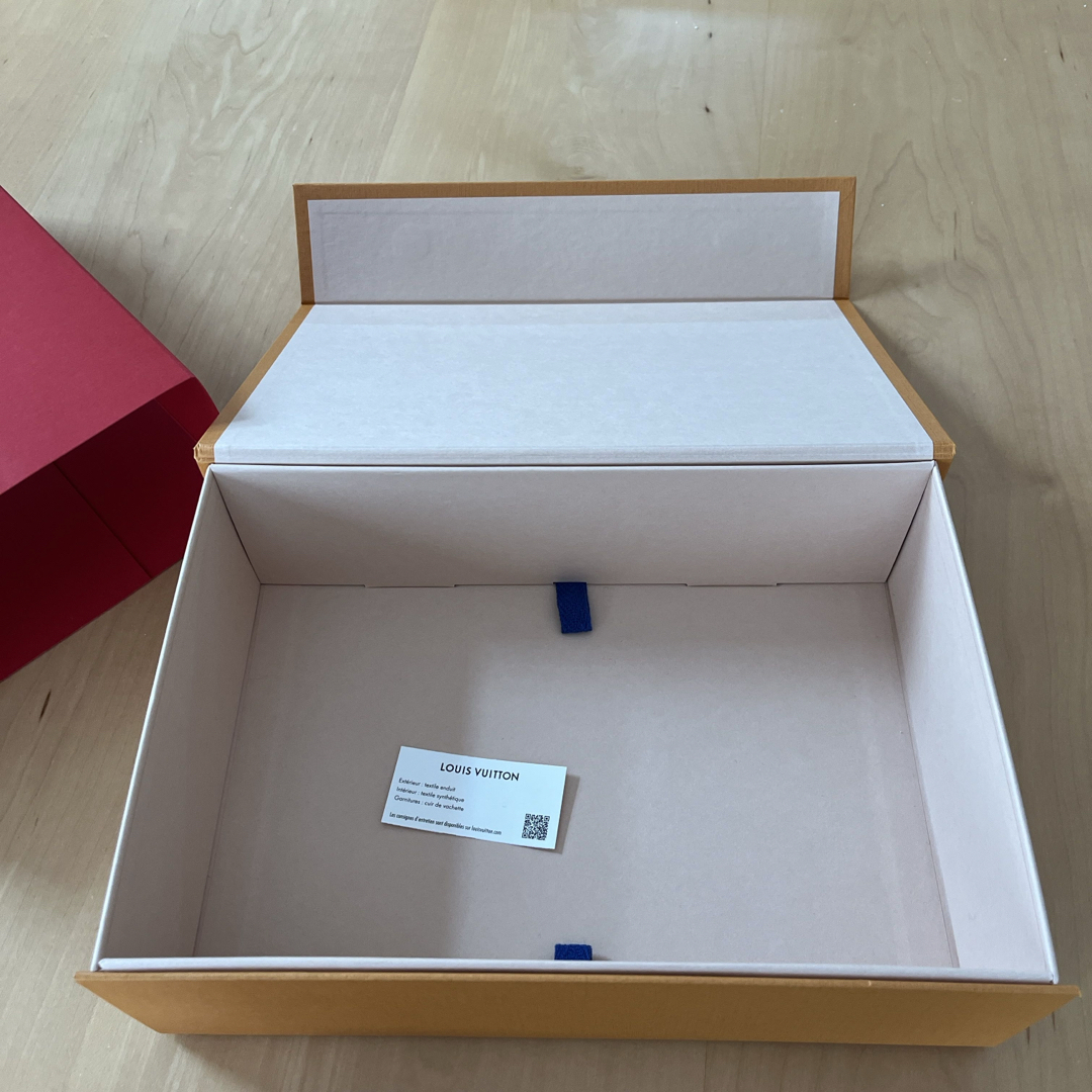 LOUIS VUITTON - ルイヴィトン 空き箱&リボン 限定赤パッケージ LOUIS VUITTON - ルイヴィトン 空き箱&リボン 限定赤パッケージ