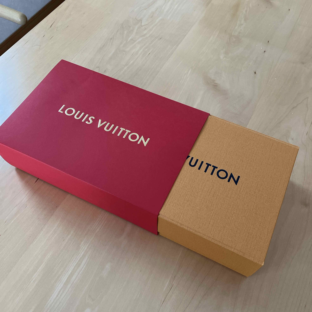 LOUIS VUITTON - ルイヴィトン 空き箱&リボン 限定赤パッケージ LOUIS VUITTON - ルイヴィトン 空き箱&リボン 限定赤パッケージ
