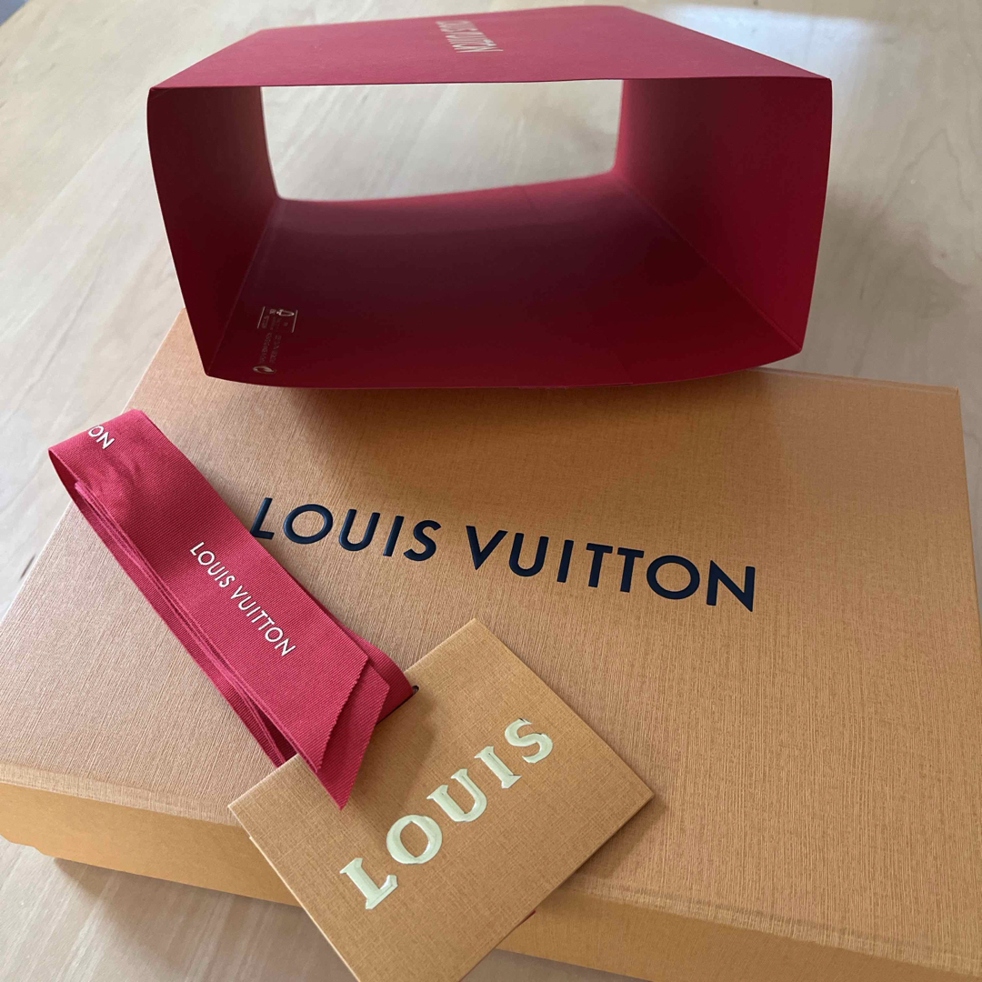 LOUIS VUITTON - ルイヴィトン 空き箱&リボン 限定赤パッケージ LOUIS VUITTON - ルイヴィトン 空き箱&リボン 限定赤パッケージ