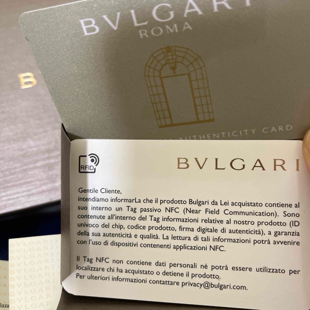 BVLGARI(ブルガリ)のBVLGARI 長財布 ブルガリ　二つ折　男女兼用、新品未使用品 レディースのファッション小物(財布)の商品写真