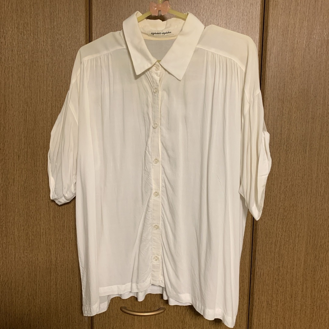 nano・universe(ナノユニバース)のとろみのあるシャツ　ブラウス　フリーサイズ　レディース　白　ホワイト　レーヨン レディースのトップス(シャツ/ブラウス(半袖/袖なし))の商品写真