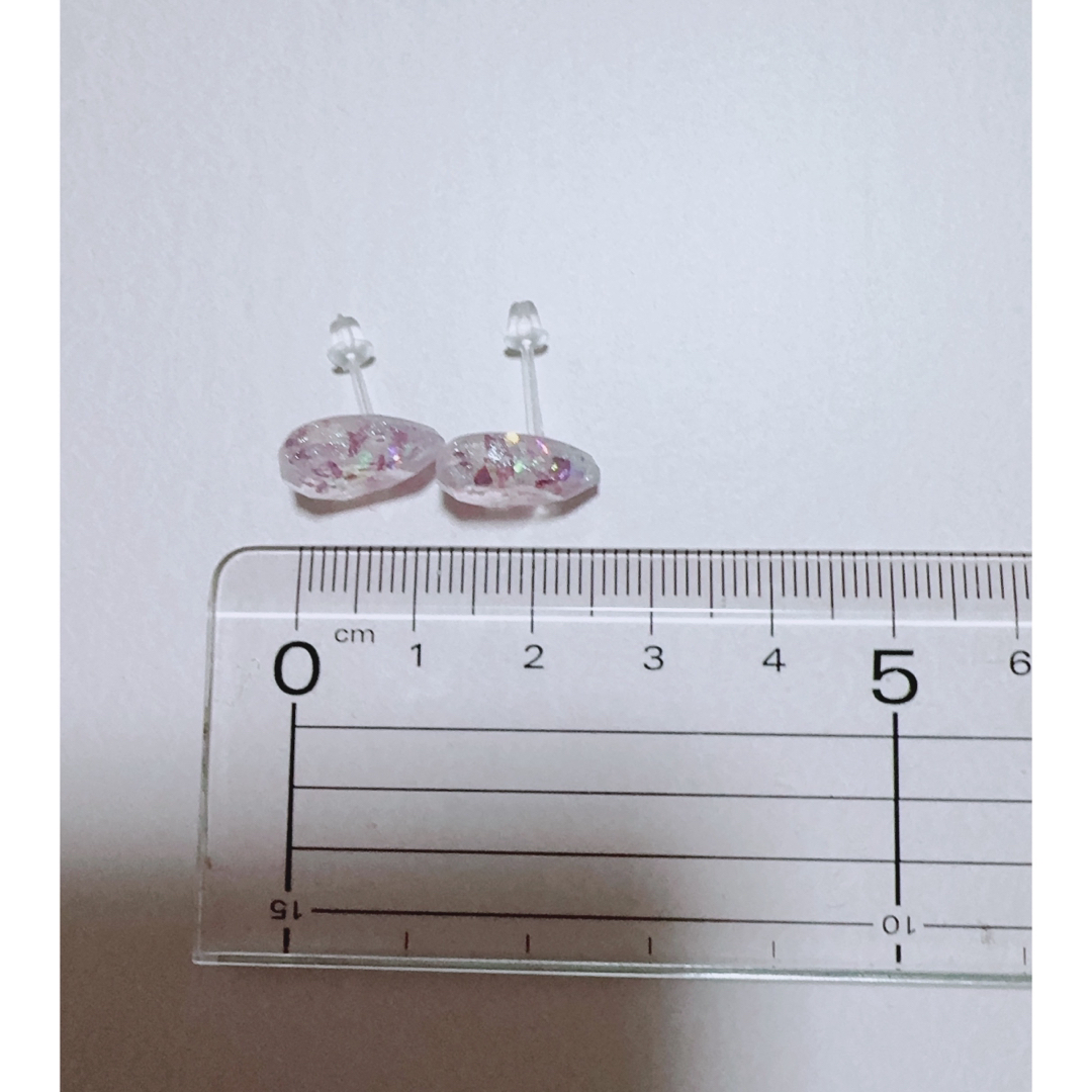 231.ハンドメイド レジン ピアス 樹脂ポスト プチプラ 雫型 紫シェル ハンドメイドのアクセサリー(ピアス)の商品写真