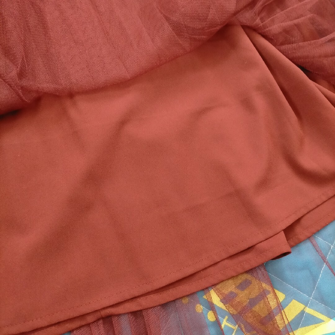 落ち着きのある赤チュールスカート レディースのスカート(ロングスカート)の商品写真