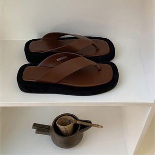 新品送料込 flip sandal ブラウン 24.0cm(サンダル)