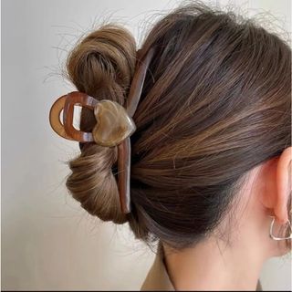 【大人気】ヘアクリップ　ハート　大きめ　バレッタ　髪留め　上品　韓国　ブラウン(バレッタ/ヘアクリップ)