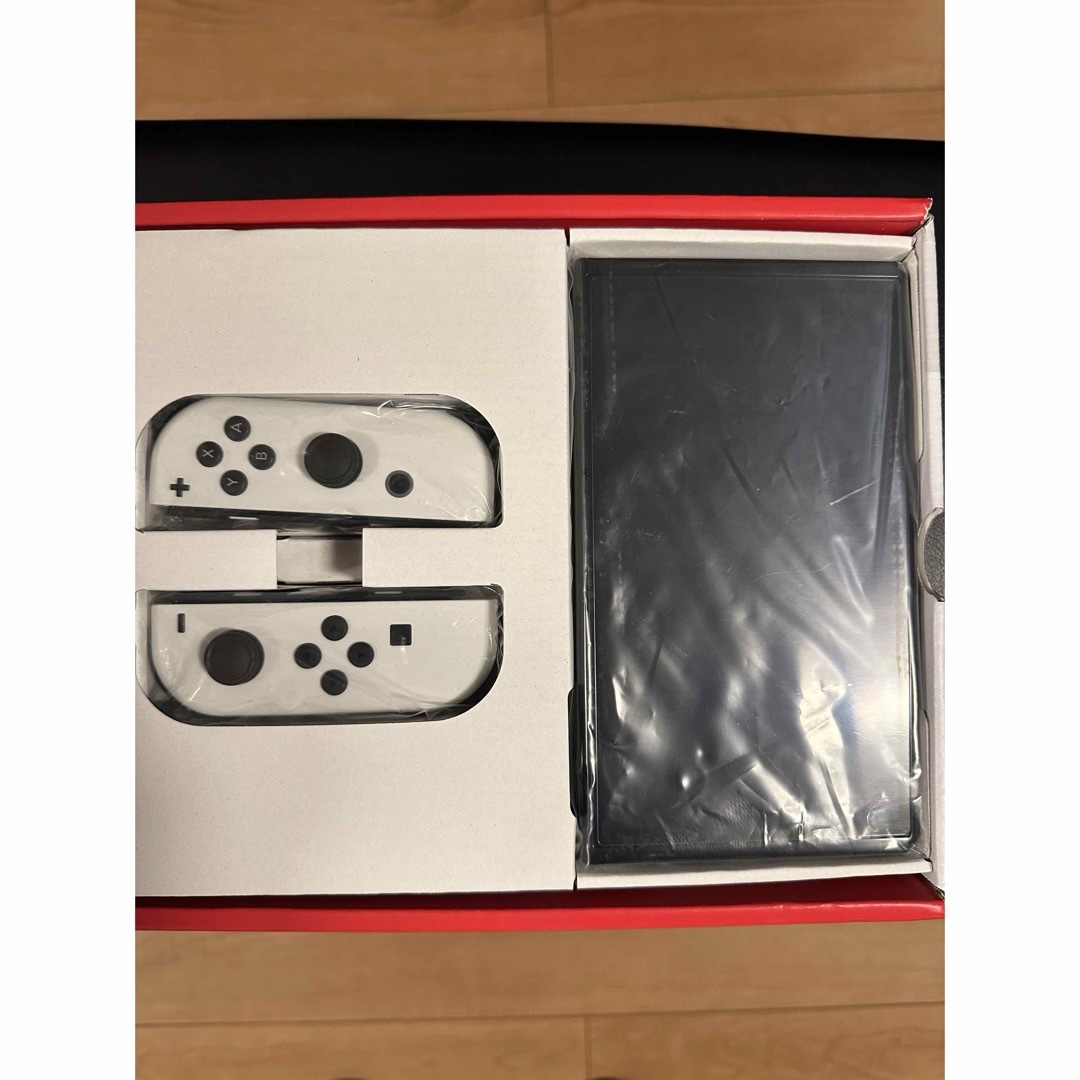 Nintendo Switch(ニンテンドースイッチ)の2024/1月購入　有機ELモデル Nintendo Switch ホワイト エンタメ/ホビーのゲームソフト/ゲーム機本体(家庭用ゲーム機本体)の商品写真