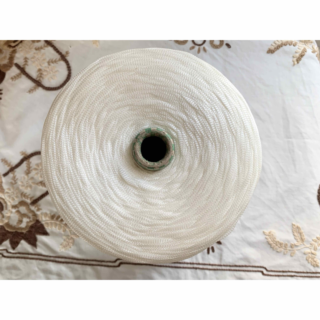 素材糸 毛糸 テープ ファンシーヤーン かぎ針 編み物 コーン巻き ハンドメイドの素材/材料(生地/糸)の商品写真