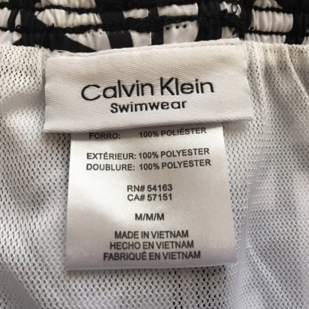 Calvin Klein(カルバンクライン)の【新品】カルバンクライン USA メンズ 水着 M 白黒ロゴ柄 下着 メンズの水着/浴衣(水着)の商品写真