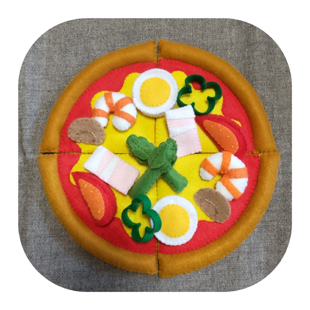 フェルトのピザ ハンドメイド おままごと ハンドメイドのおもちゃ(その他)の商品写真