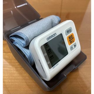 オムロン(OMRON)のオムロン　デジタル　自動血圧計　HEM-6200 手首式血圧計(その他)