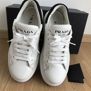 PRADA - 美品　PRADA プラダ　スニーカー　レディース　24㎝〜24.5㎝　白