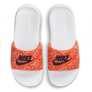 ナイキ(NIKE)のナイキ　サンダル　ベナッシ　シャワーサンダル　ペイズリー　25  新品　タグ付(サンダル)