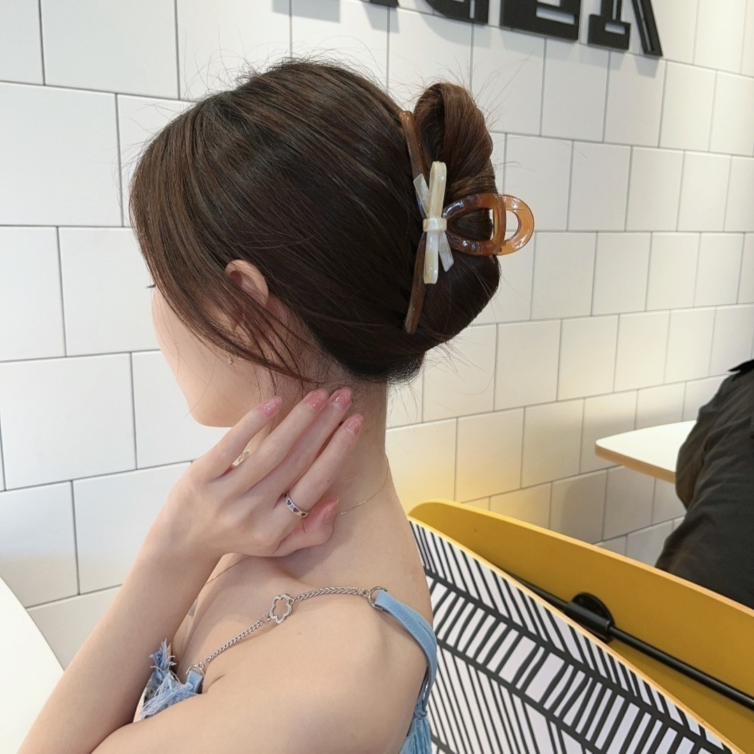 【大人気】新作　ヘアクリップ　リボン　クリップ　髪留め　ヘアアクセ　大きめ レディースのヘアアクセサリー(バレッタ/ヘアクリップ)の商品写真