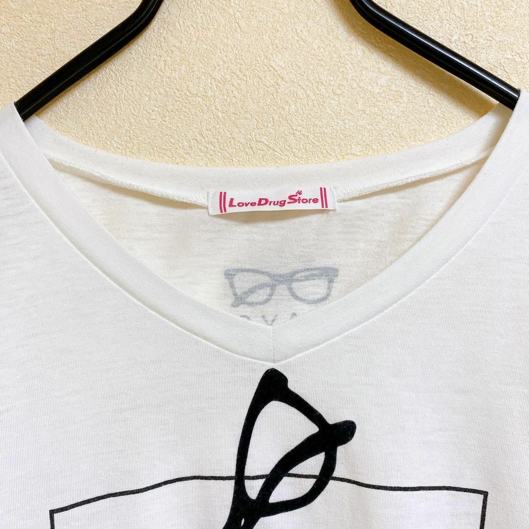 VネックTシャツ　ロゴTシャツ 白　メガネ　袖ロールアップ　夏 カジュアル レディースのトップス(Tシャツ(半袖/袖なし))の商品写真