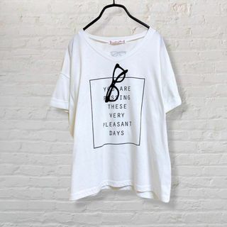 VネックTシャツ　ロゴTシャツ 白　メガネ　袖ロールアップ　夏 カジュアル