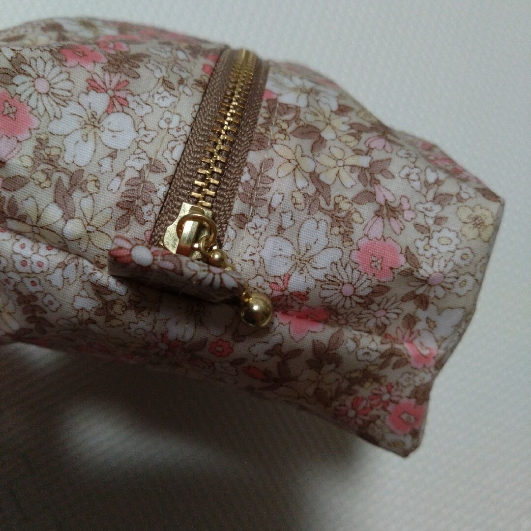 花柄　ラミネートポーチ　ハンドメイド レディースのファッション小物(ポーチ)の商品写真