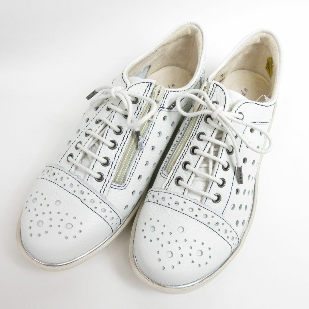 新品24.0CM♡本革パンチングコンフォートスニーカー レディースの靴/シューズ(ローファー/革靴)の商品写真
