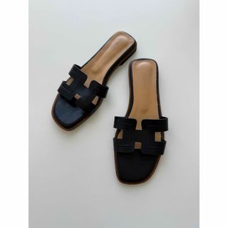 送料込 H flat sandal ブラック 25.0cm(サンダル)