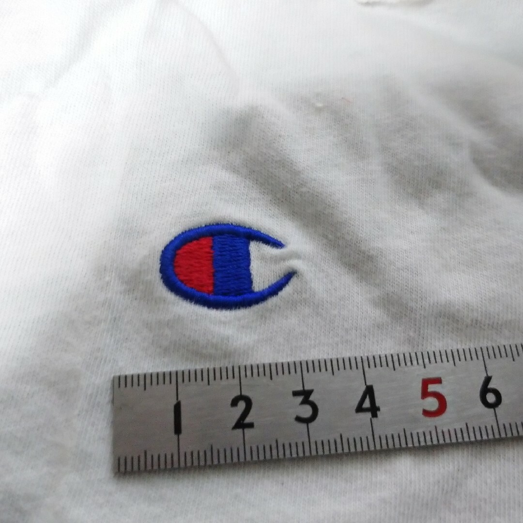 Champion(チャンピオン)のチャンピオン 刺繍 白地 マーク ワンポイント メンズのトップス(Tシャツ/カットソー(半袖/袖なし))の商品写真