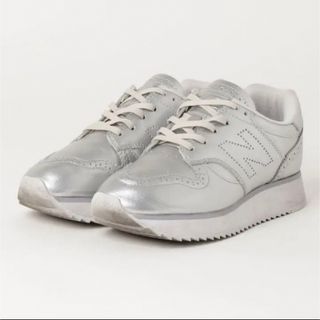 ニューバランス(New Balance)のニューバランス  シルバーメタリックスニーカー　厚底(スニーカー)