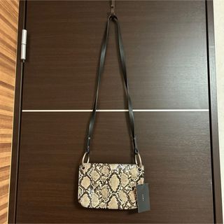 ザラ(ZARA)のZARA 新品タグ付き　バッグ　5月のみの出品(ショルダーバッグ)