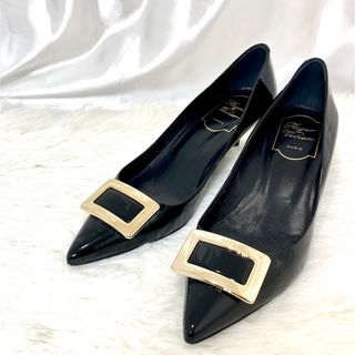 ロジェヴィヴィエ(ROGER VIVIER)の美品！Roger Vivier ゴールドバックル  パテントレザー パンプス(ハイヒール/パンプス)