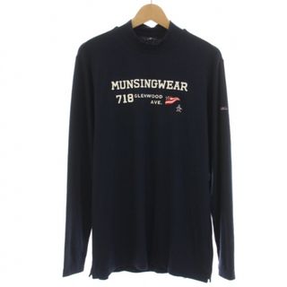 マンシングウェア(Munsingwear)のMUNSINGWEAR フロントロゴデザインハイネックシャツ ゴルフウェア 紺(Tシャツ/カットソー(七分/長袖))