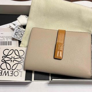 ロエベ(LOEWE)のロエベ　バーティカル　ミディアム　ウォレット　二つ折り財布(財布)