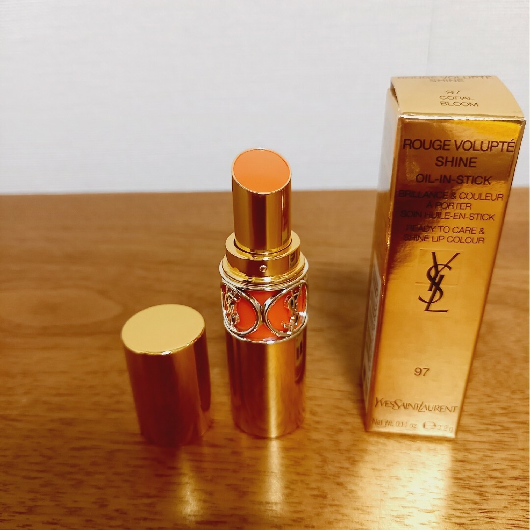 Yves Saint Laurent(イヴサンローラン)の新品　未使用　イヴ・サンローラン　口紅 コスメ/美容のベースメイク/化粧品(口紅)の商品写真