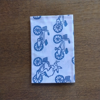 かまわぬ てぬぐい 鳥獣戯画小紋 「自転車 ピンク」(ハンカチ/ポケットチーフ)