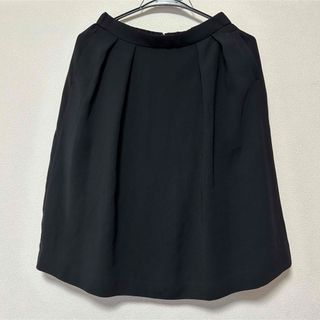 ユニクロ(UNIQLO)のスカート　黒　UNIQLO ユニクロ　チャックあり　膝丈(ひざ丈スカート)