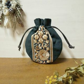 まんまる巾着・1  ▫リネンとインド刺繍リボンの巾着ポーチ(ポーチ)