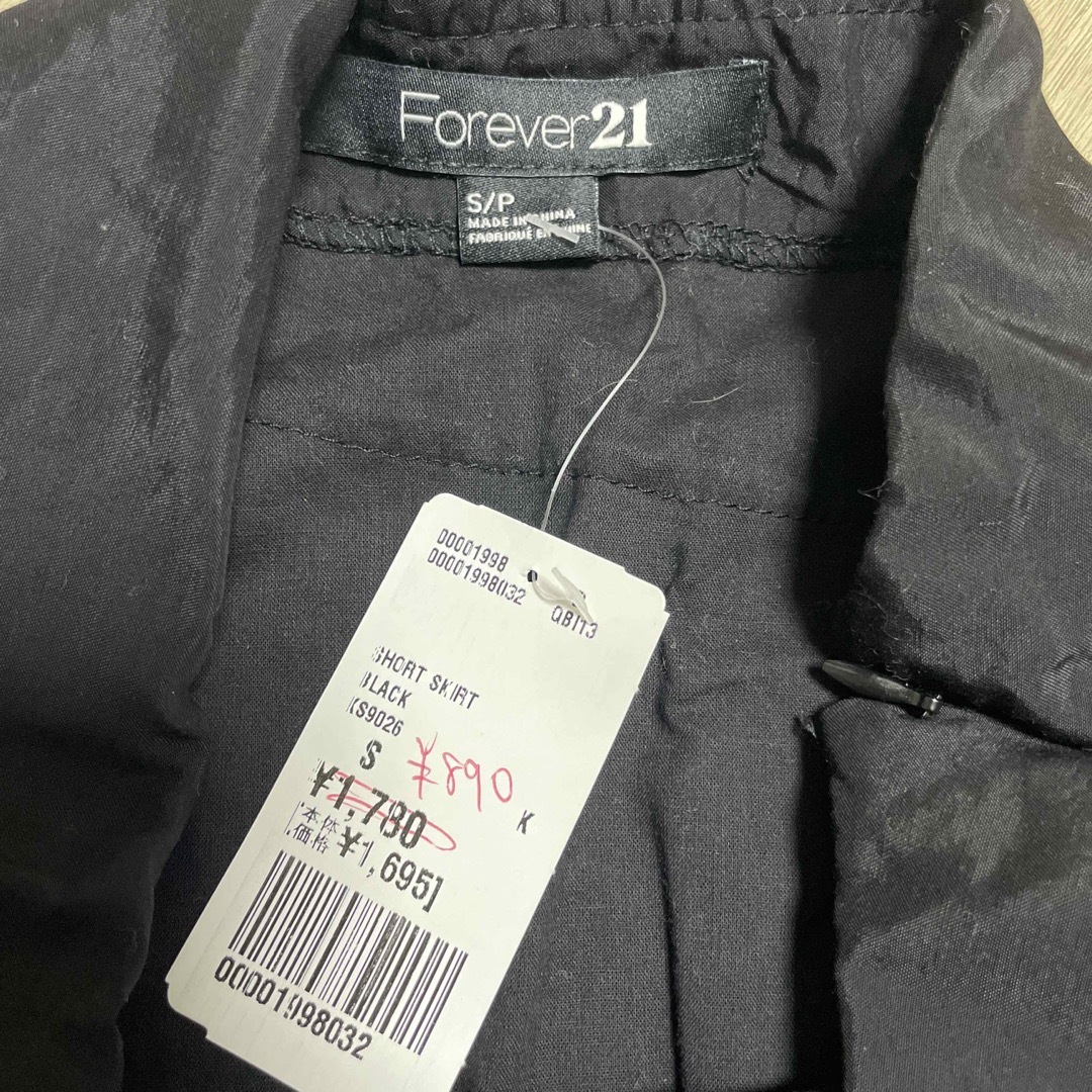 FOREVER 21(フォーエバートゥエンティーワン)の未使用　Forever21 ミニスカート  フリル　S レディースのスカート(ミニスカート)の商品写真