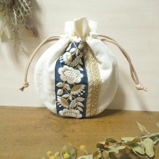 まんまる巾着・４ ▫リネンとインド刺繍リボンの巾着ポーチ(ポーチ)