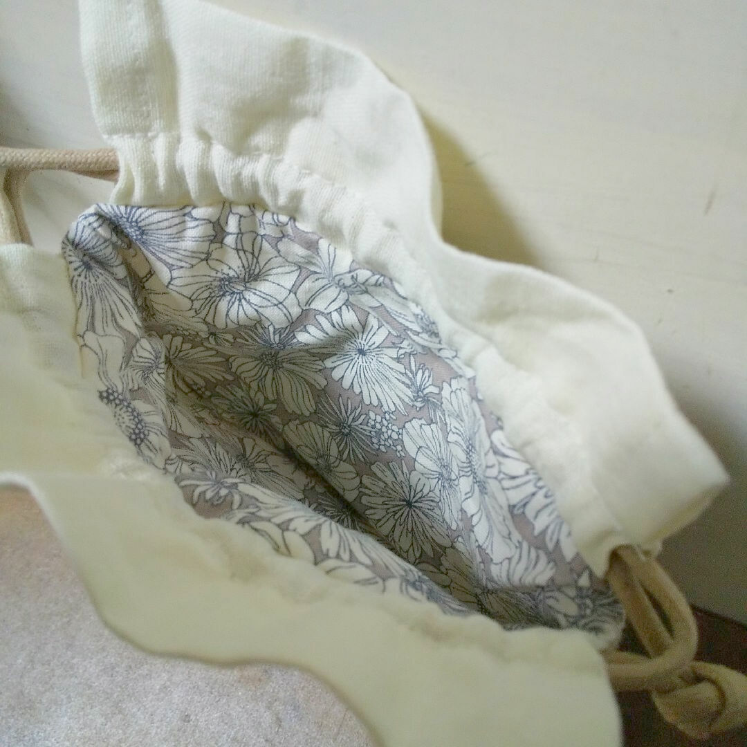 まんまる巾着・６ ▫リネンとインド刺繍リボンの巾着ポーチ ハンドメイドのファッション小物(ポーチ)の商品写真