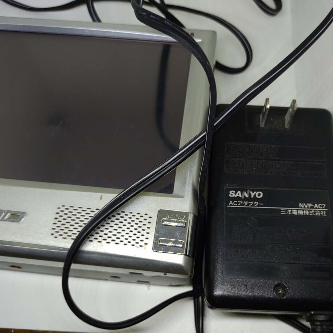 三洋ゴリラ 外部モニター,DVD,HDDナビ NV-HD500 +AC+RCA線 スマホ/家電/カメラのテレビ/映像機器(DVDプレーヤー)の商品写真