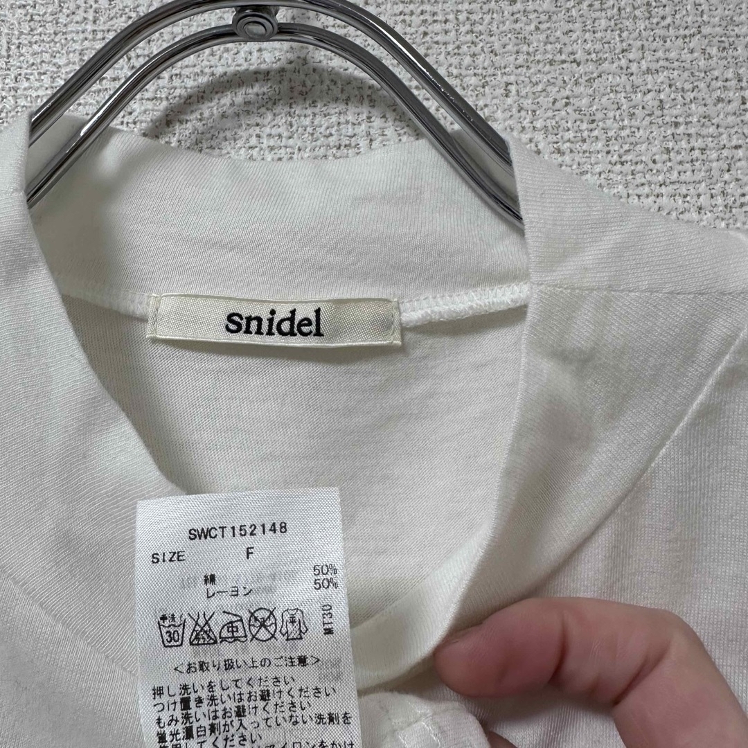 SNIDEL(スナイデル)のsnidel スナイデル プチハイネックロゴタンク ホワイト 美品 レディースのトップス(Tシャツ(半袖/袖なし))の商品写真