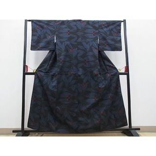 平和屋野田店■本場大島紬　泥染め　7マルキ　南天文　逸品　BAAD2214kg(着物)