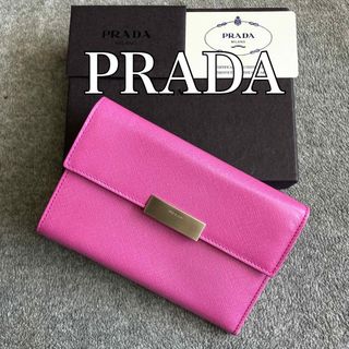 プラダ(PRADA)の【美品セット】プラダ 三つ折り財布 M510C サフィアーノ BEGONIA(財布)