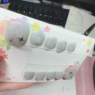 フットネイル　ネイルチップ　キラキラ　シルバー　ピンク　ラメ　可愛い コスメ/美容のネイル(つけ爪/ネイルチップ)の商品写真