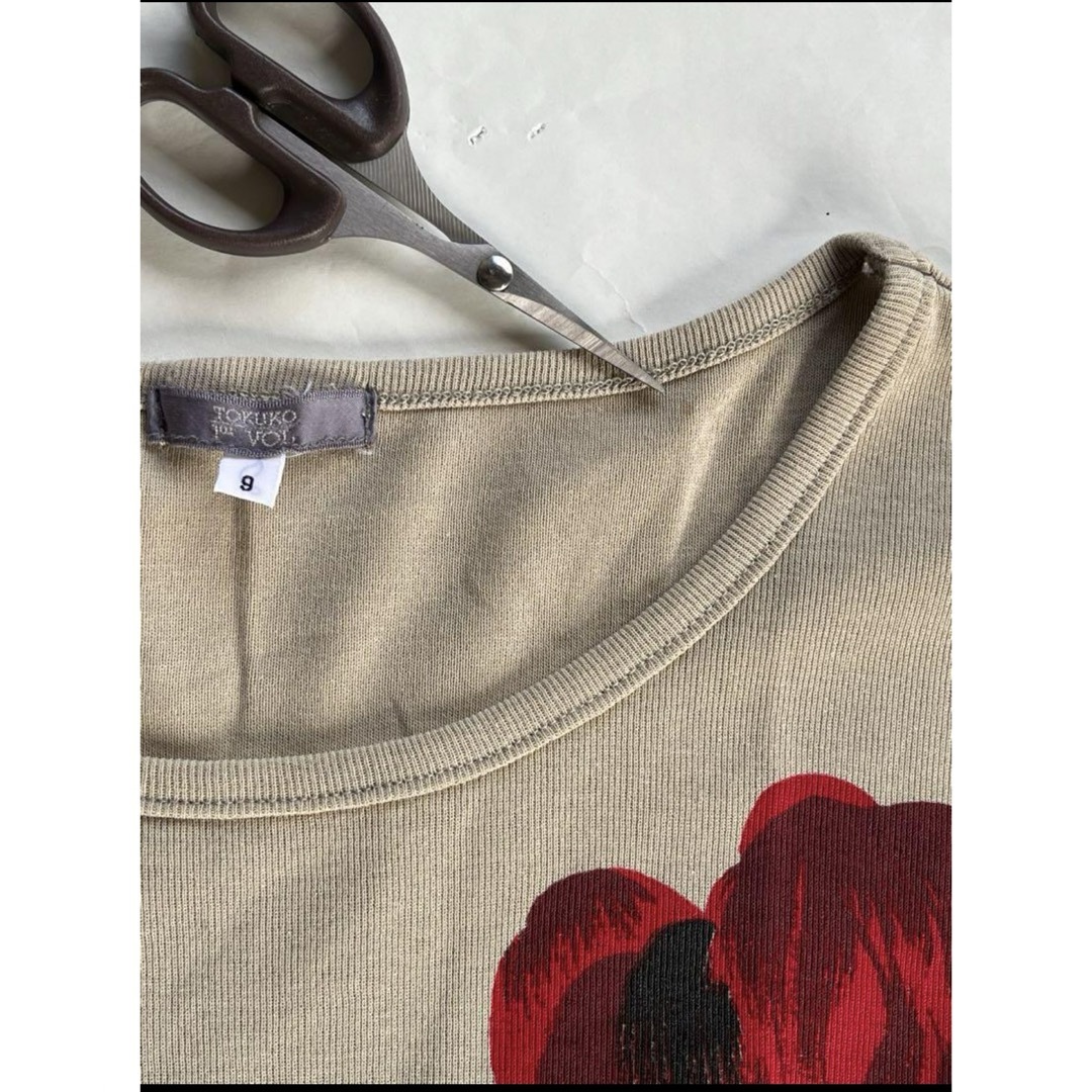 TOKUKO 1er VOL(トクコプルミエヴォル)のTOKUKO 1er VOLトクコプルミエヴォル　ハイビスカス花Tシャツ レディースのトップス(Tシャツ(半袖/袖なし))の商品写真